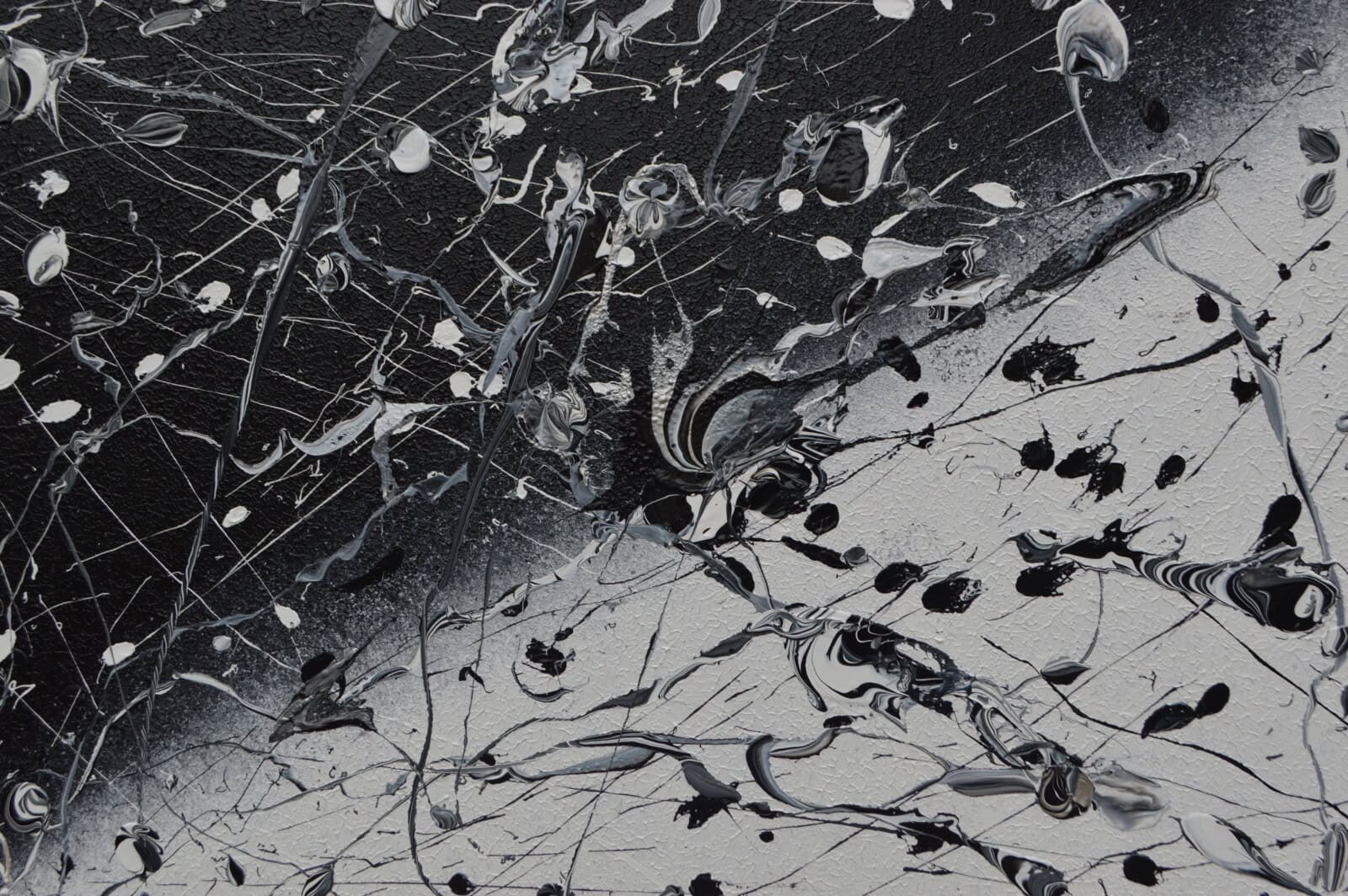 Black zirconia by Keren de Vreede