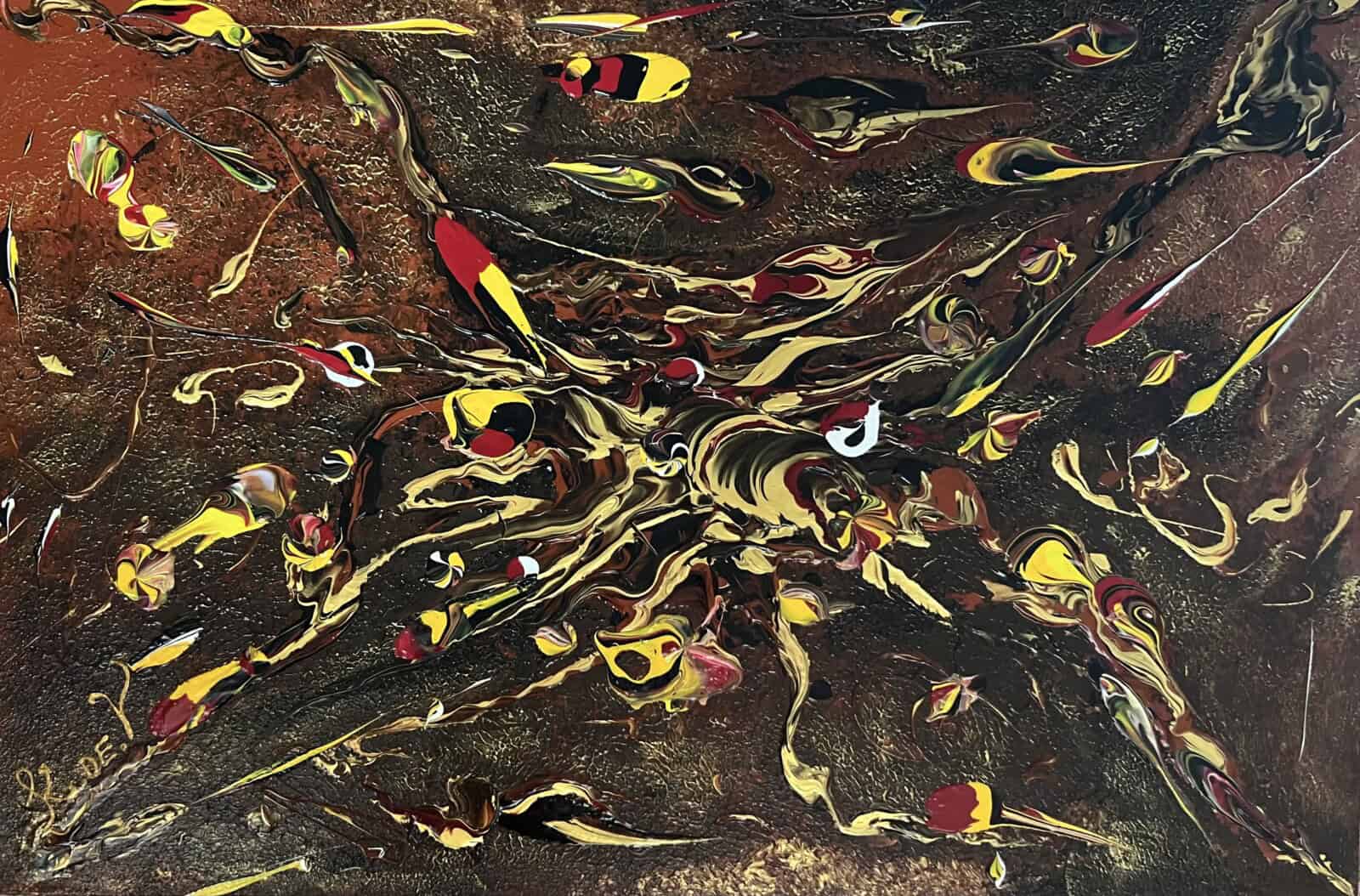 Gold hornet by Keren de Vreede